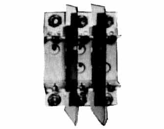 IMPA手冊 編號793875HRC3極匣式保險絲底座(圖1)
